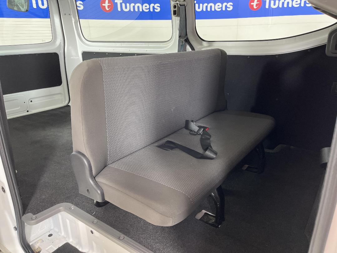 Photo '20' of Nissan NV350