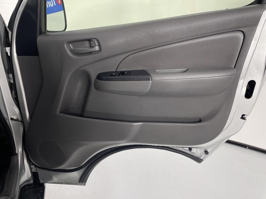 Photo '15' of Nissan NV350 Photo '15' of Nissan NV350