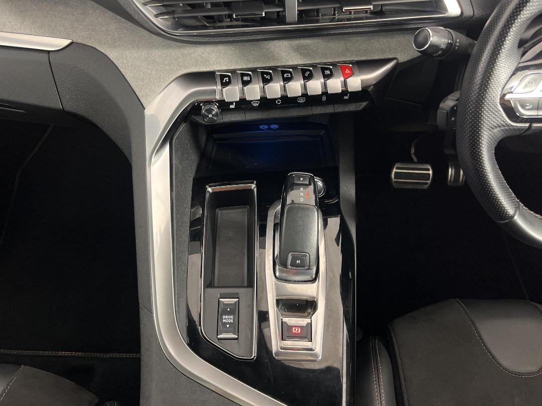 Photo '18' of Peugeot 5008