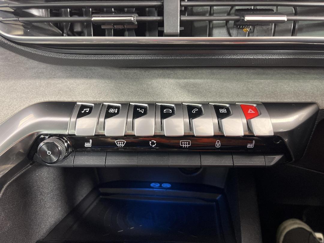 Photo '32' of Peugeot 5008