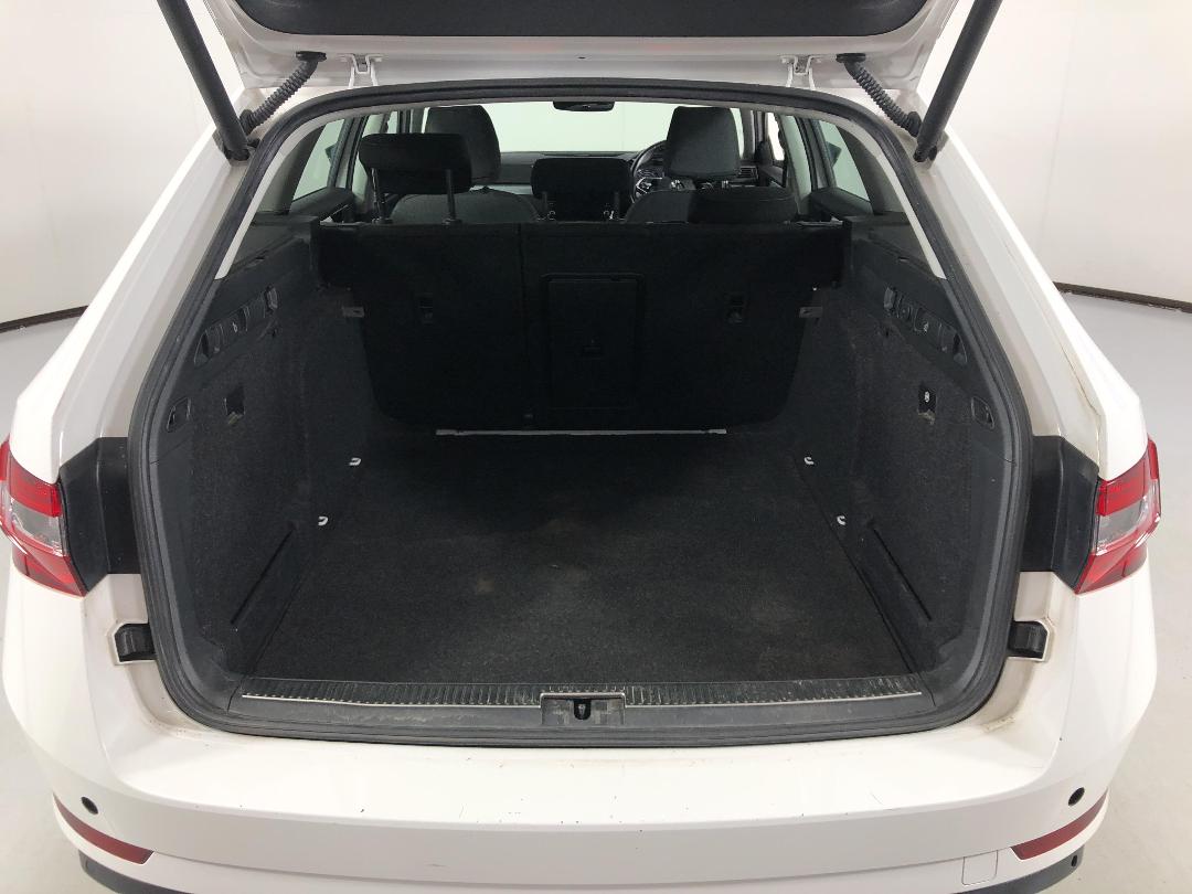 Photo '14' of Skoda Superb Photo '14' of Skoda Superb