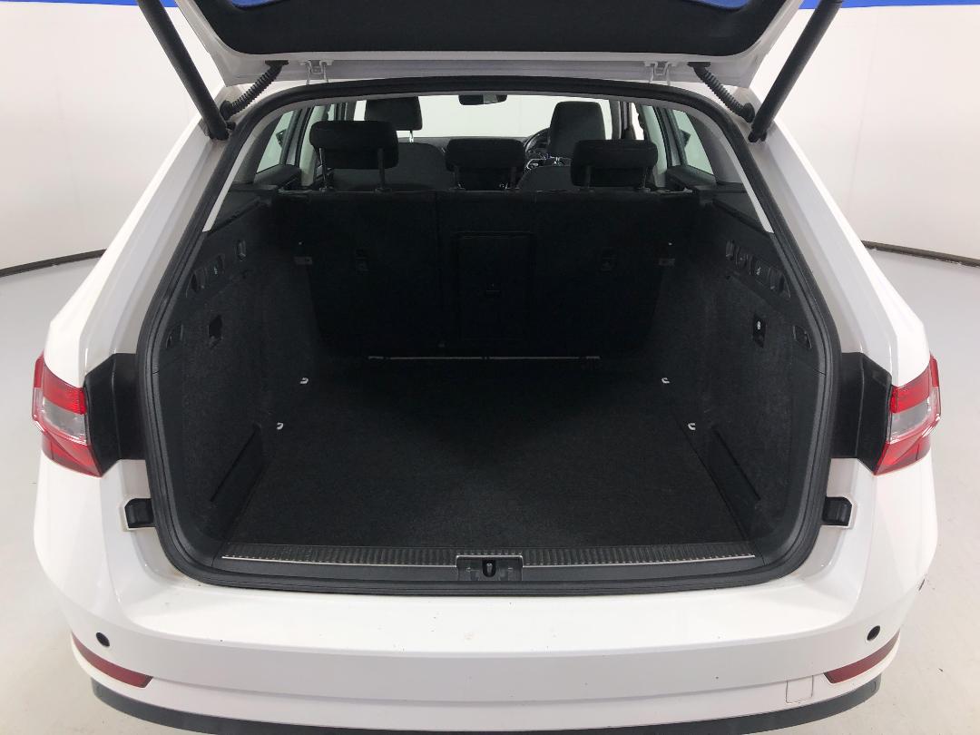 Photo '14' of Skoda Superb Photo '14' of Skoda Superb