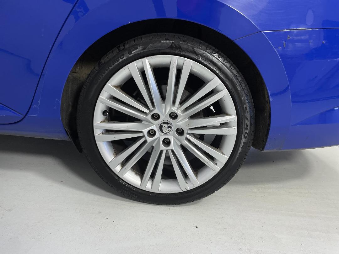 Photo '11' of Skoda Superb