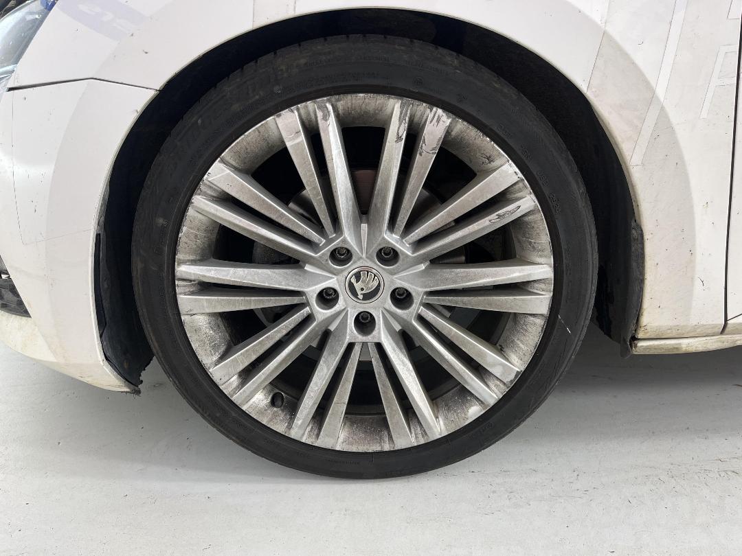 Photo '8' of Skoda Superb WGN Ambition 162KW