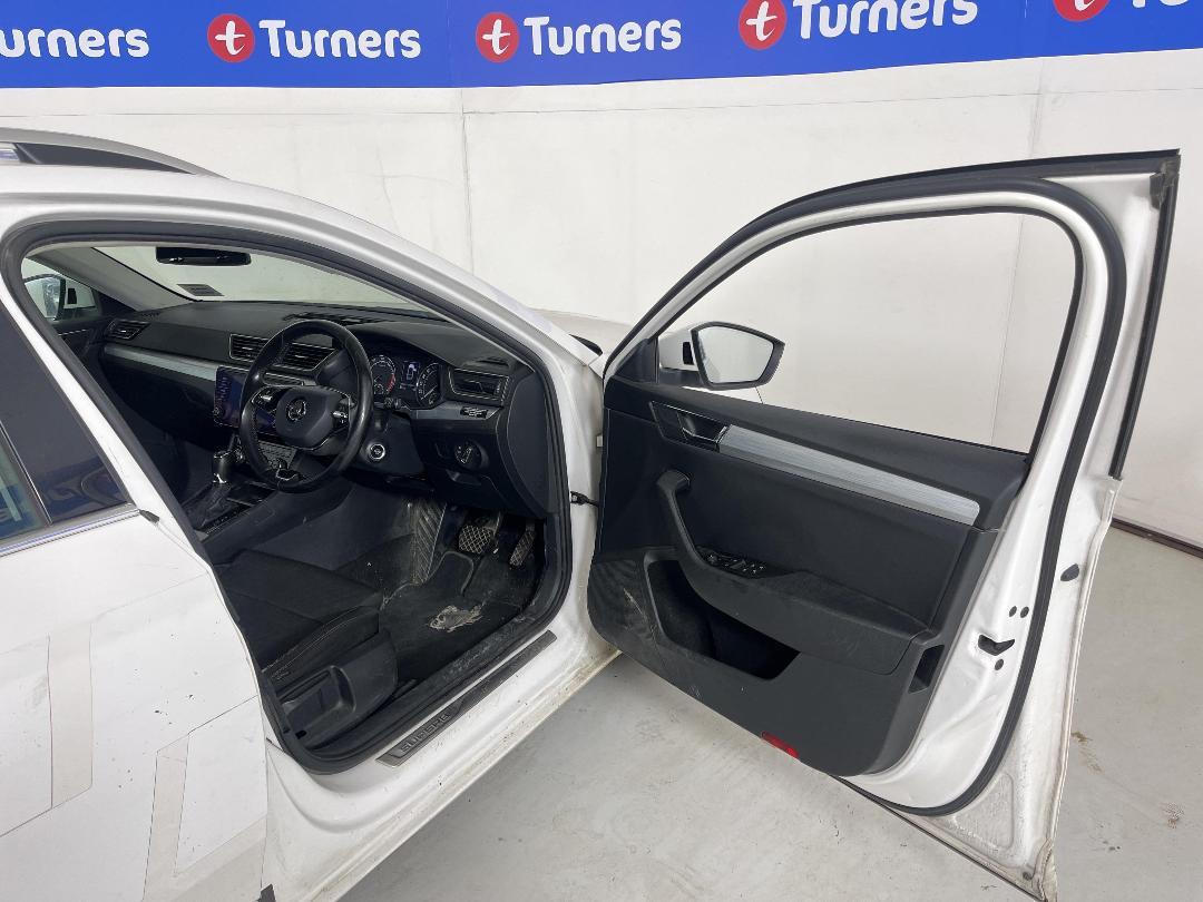 Photo '13' of Skoda Superb WGN Ambition 162KW