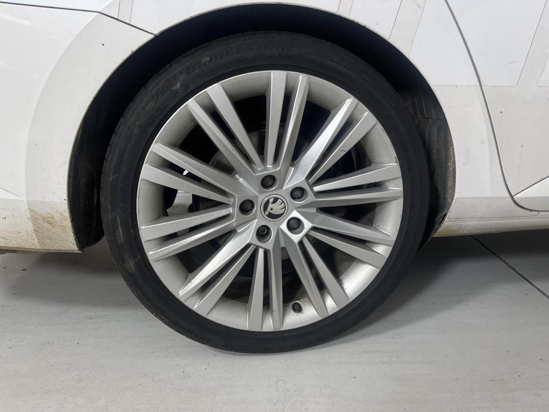 Photo '10' of Skoda Superb WGN Ambition 162KW