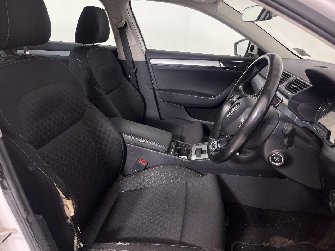 Photo '14' of Skoda Superb WGN Ambition 162KW