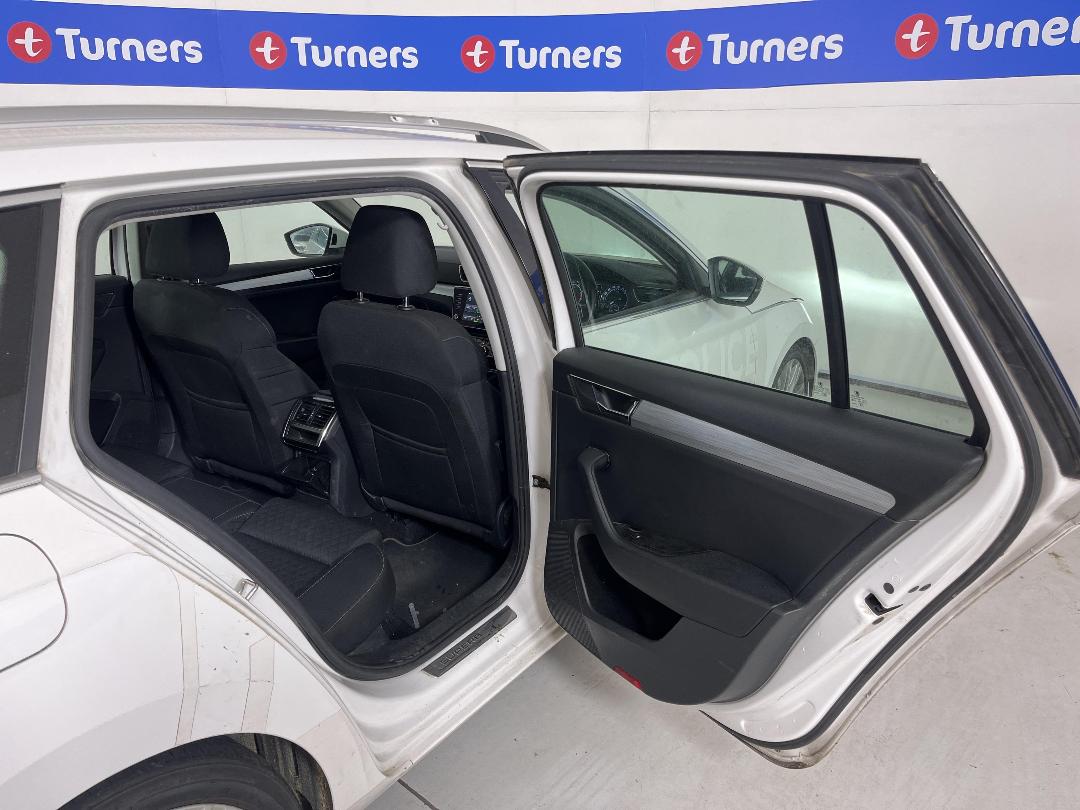 Photo '17' of Skoda Superb WGN Ambition 162KW