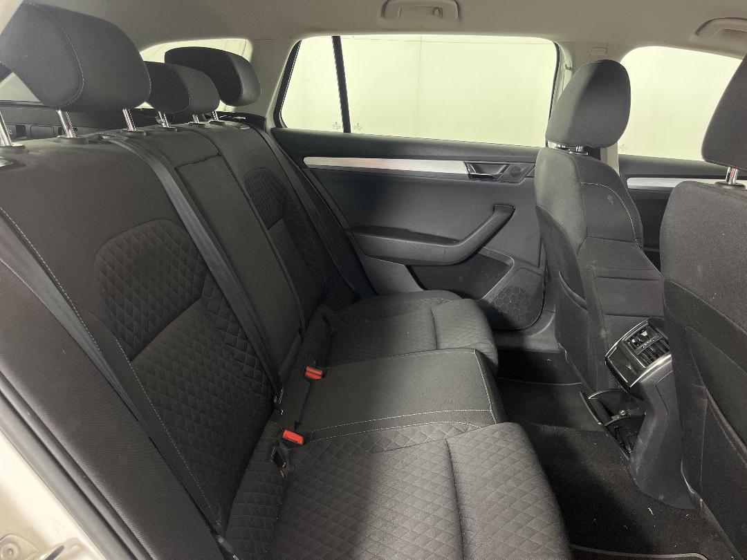 Photo '18' of Skoda Superb WGN Ambition 162KW