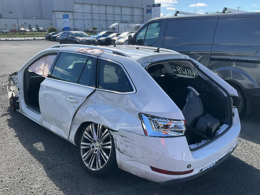 Photo '4' of Skoda Superb WGN Ambition 162KW Photo '4' of Skoda Superb WGN Ambition 162KW