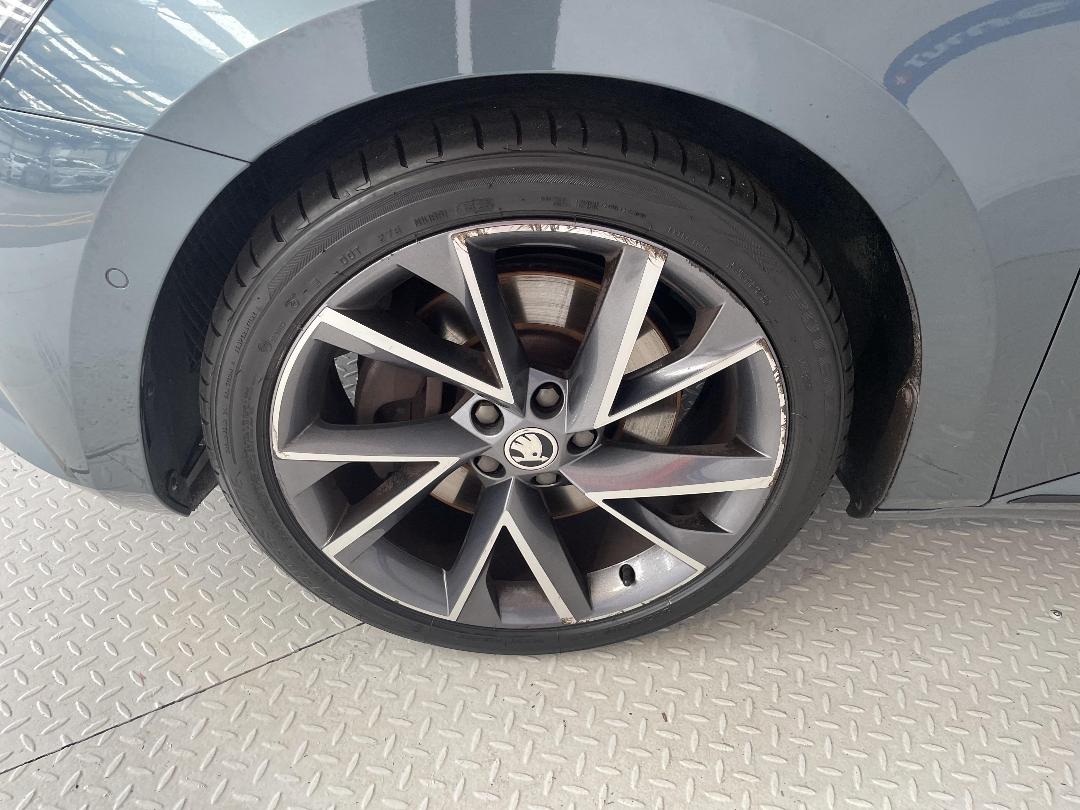 Photo '10' of Skoda Superb