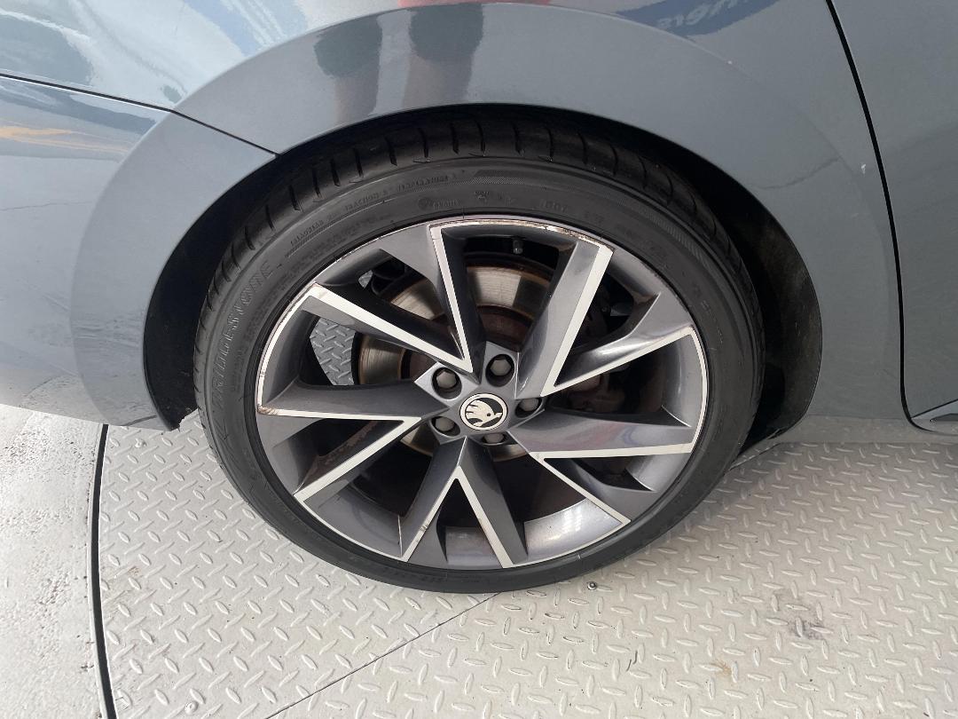 Photo '12' of Skoda Superb