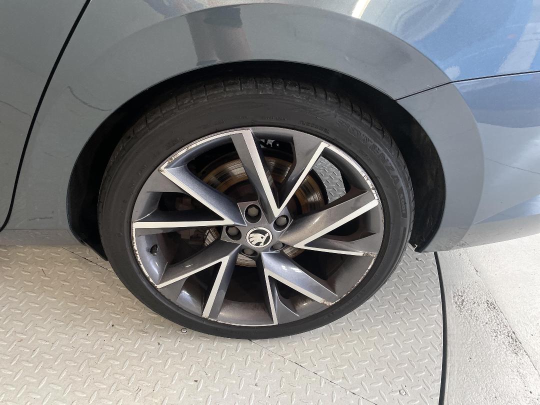 Photo '11' of Skoda Superb