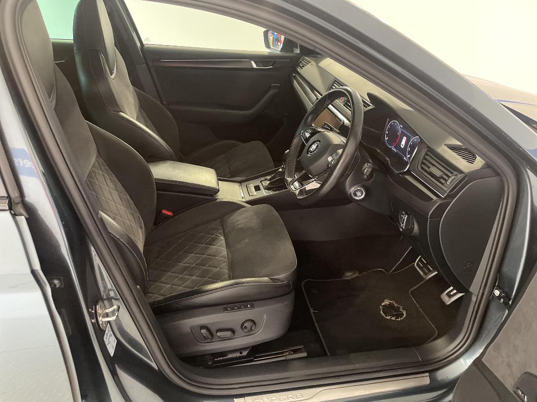 Photo '16' of Skoda Superb