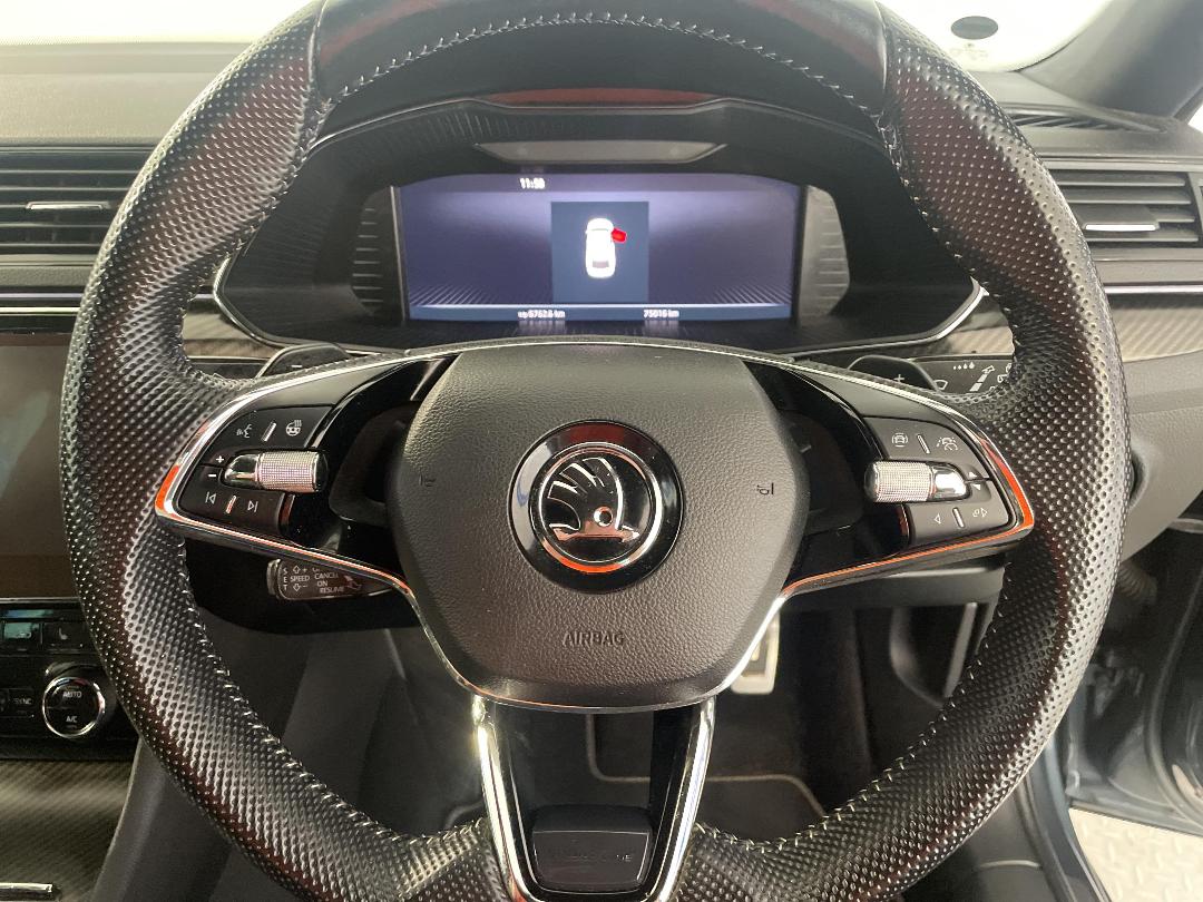 Photo '28' of Skoda Superb