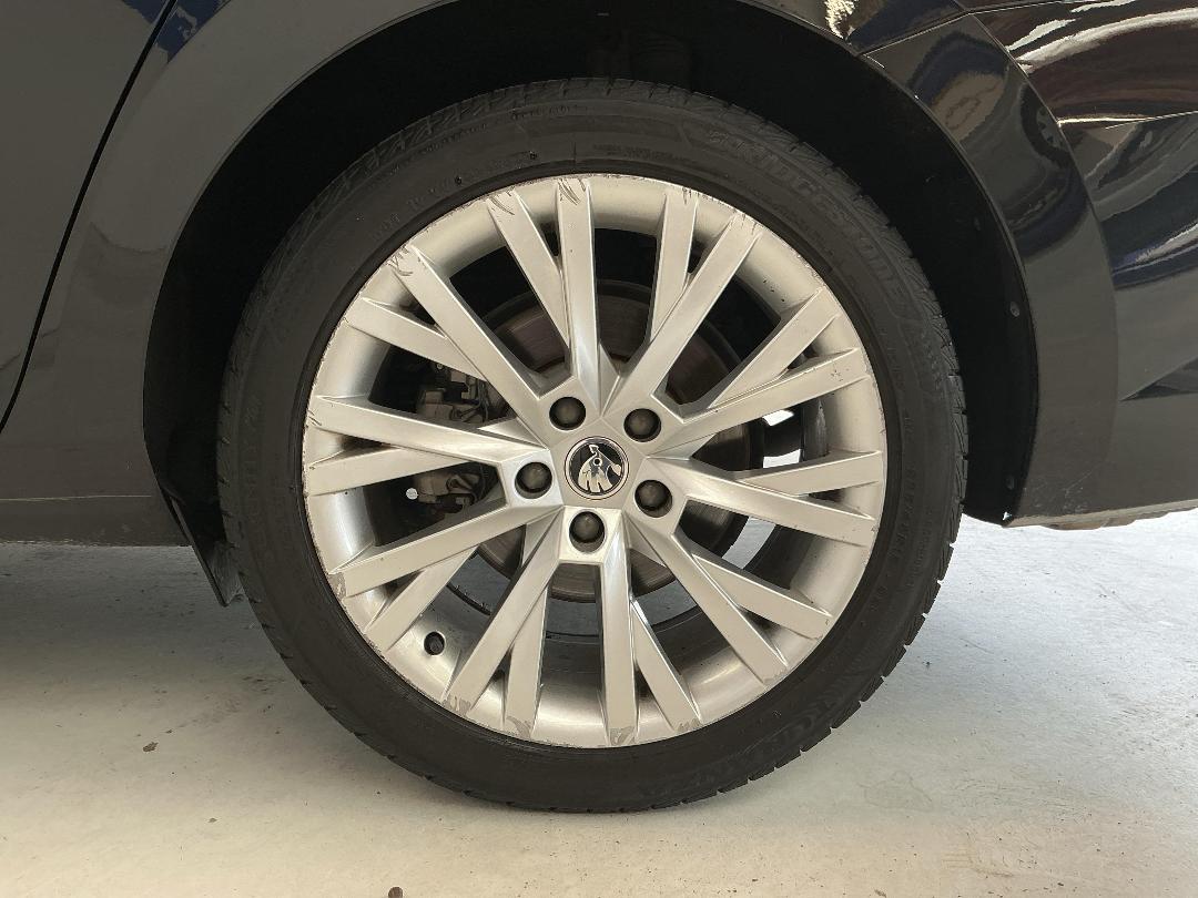 Photo '11' of Skoda Superb