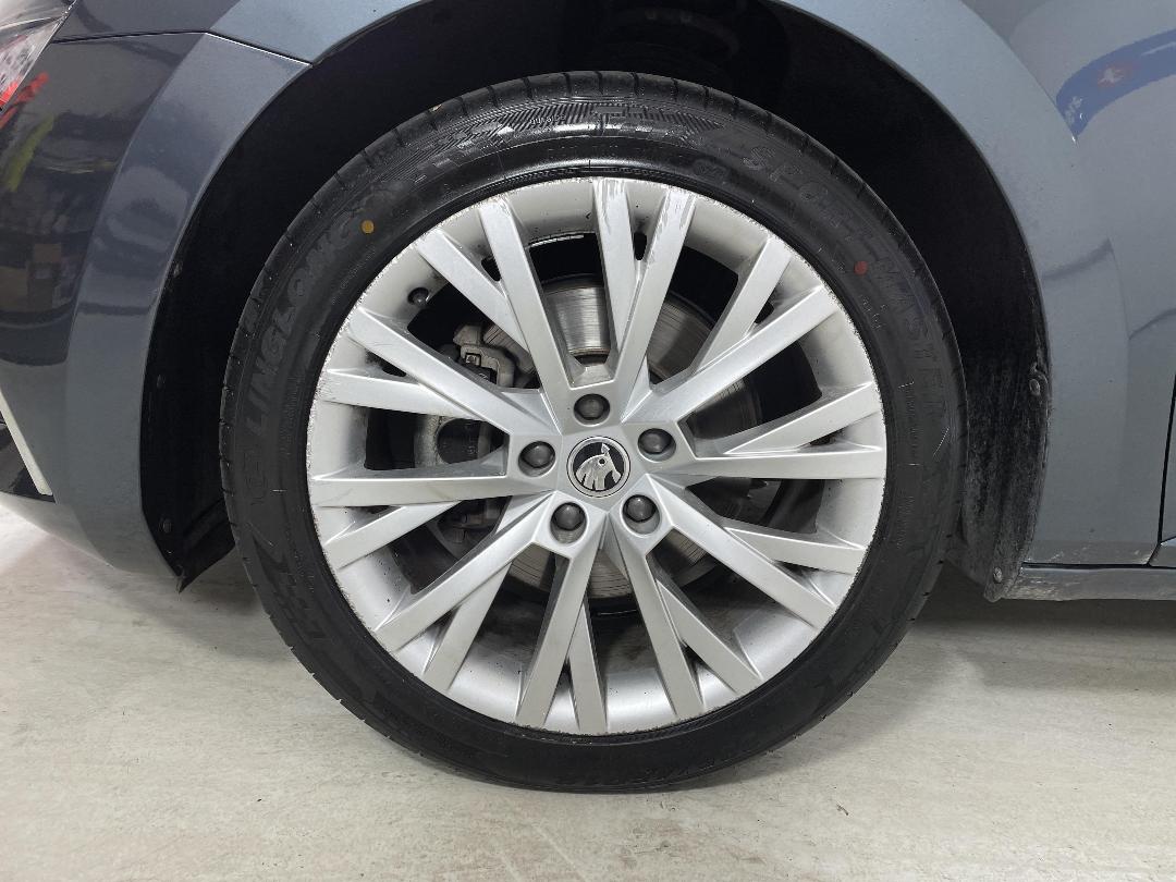 Photo '10' of Skoda Superb