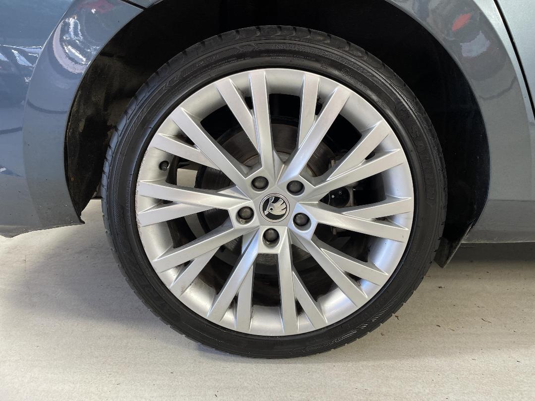 Photo '12' of Skoda Superb