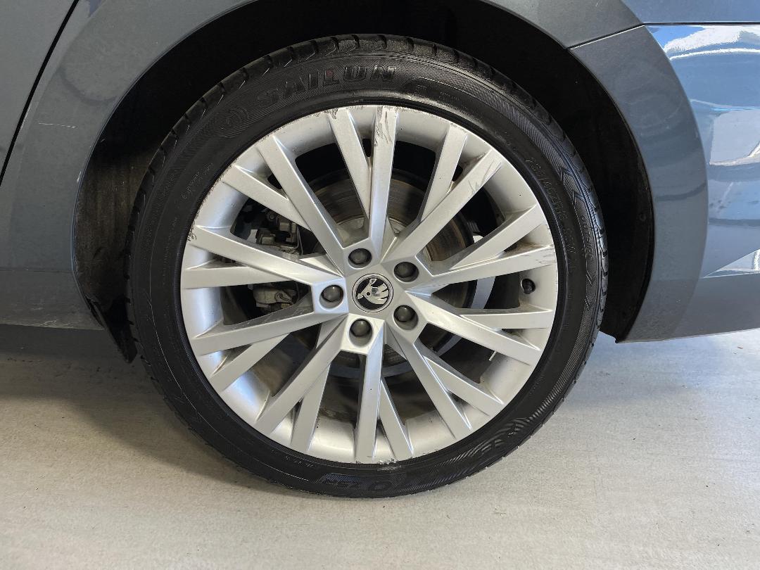 Photo '11' of Skoda Superb