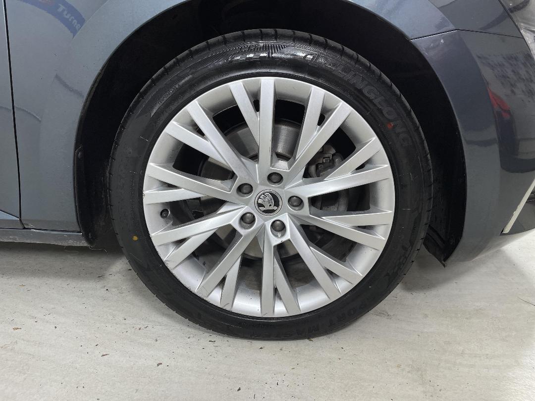 Photo '9' of Skoda Superb