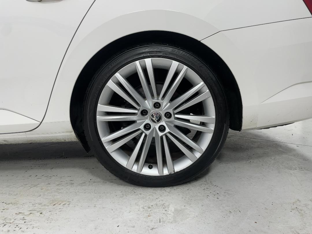 Photo '11' of Skoda Superb