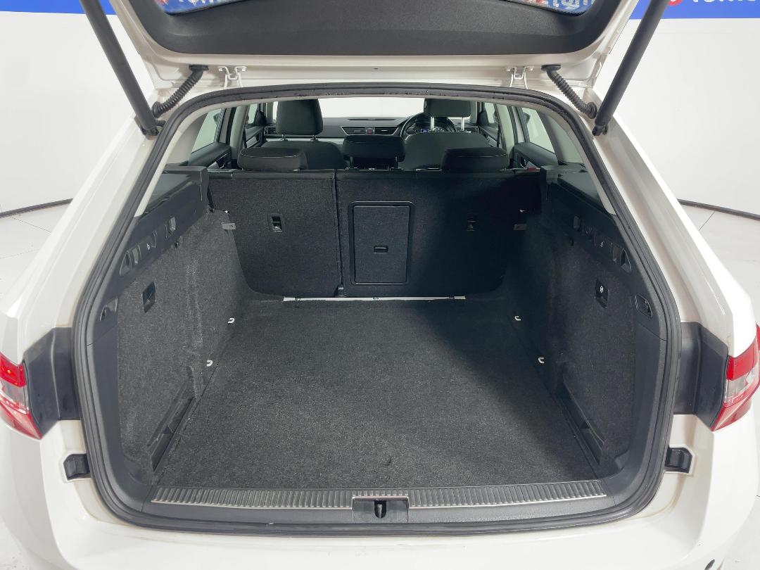 Photo '14' of Skoda Superb