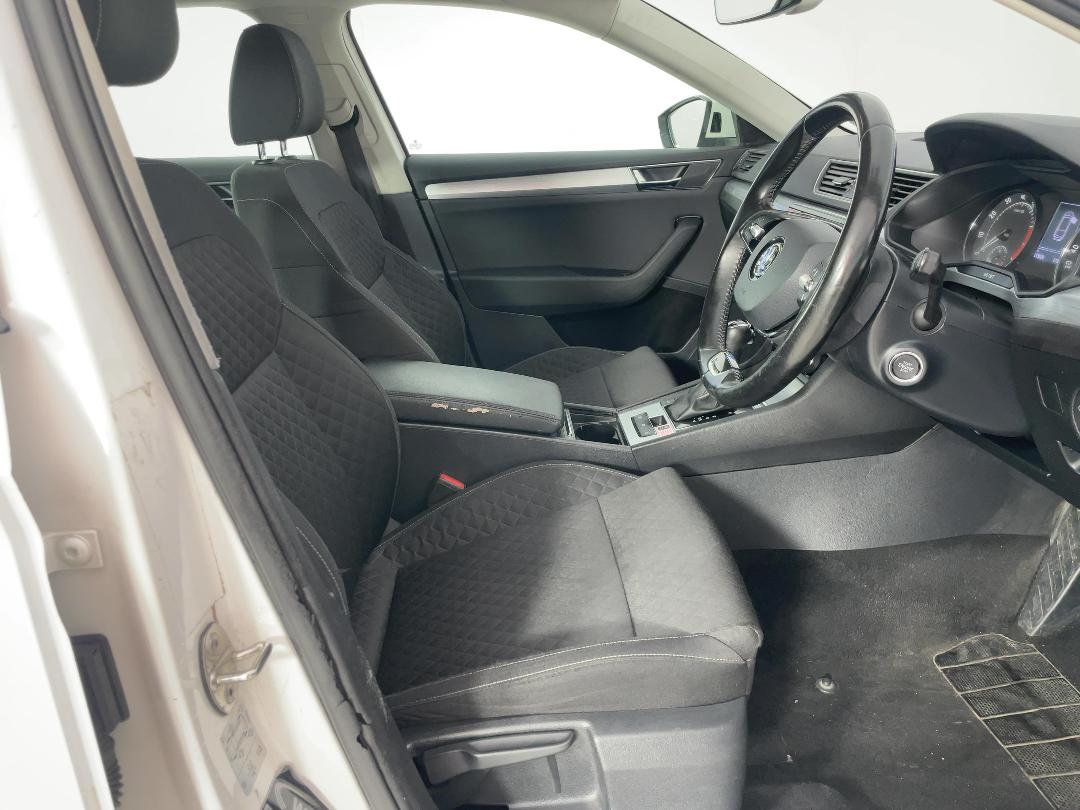 Photo '16' of Skoda Superb