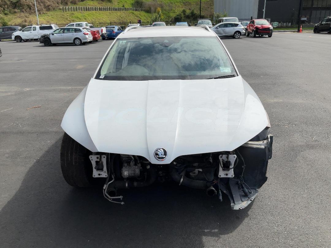 Photo '2' of Skoda Superb WGN Ambition 162KW