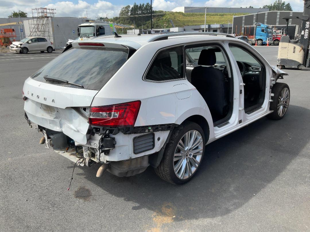 Photo '7' of Skoda Superb WGN Ambition 162KW