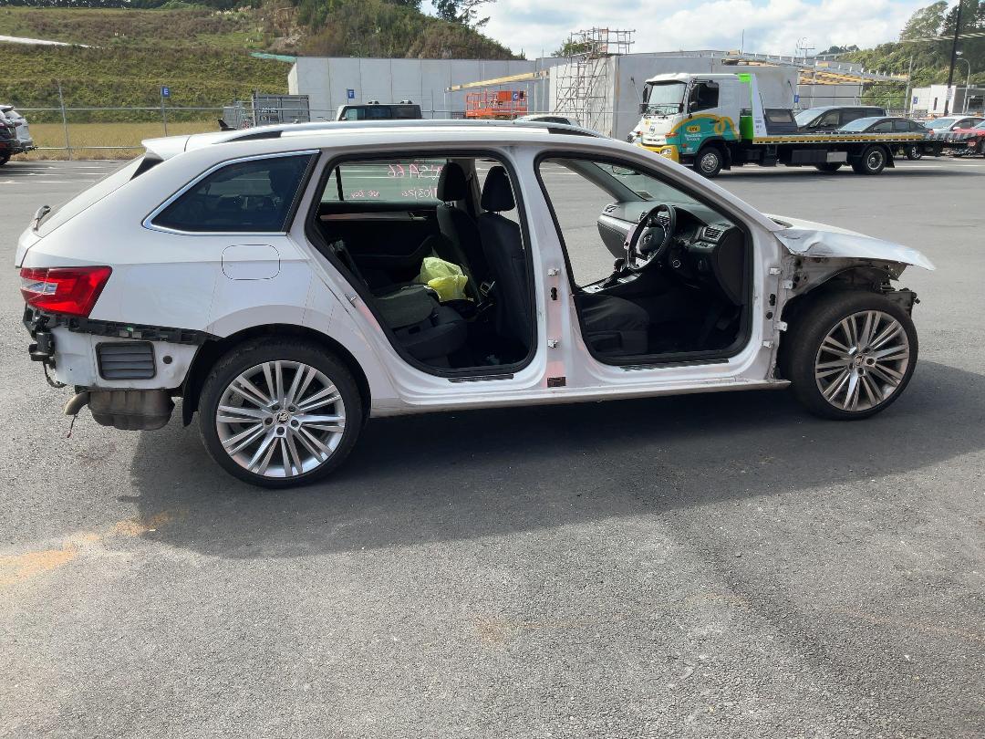 Photo '8' of Skoda Superb WGN Ambition 162KW