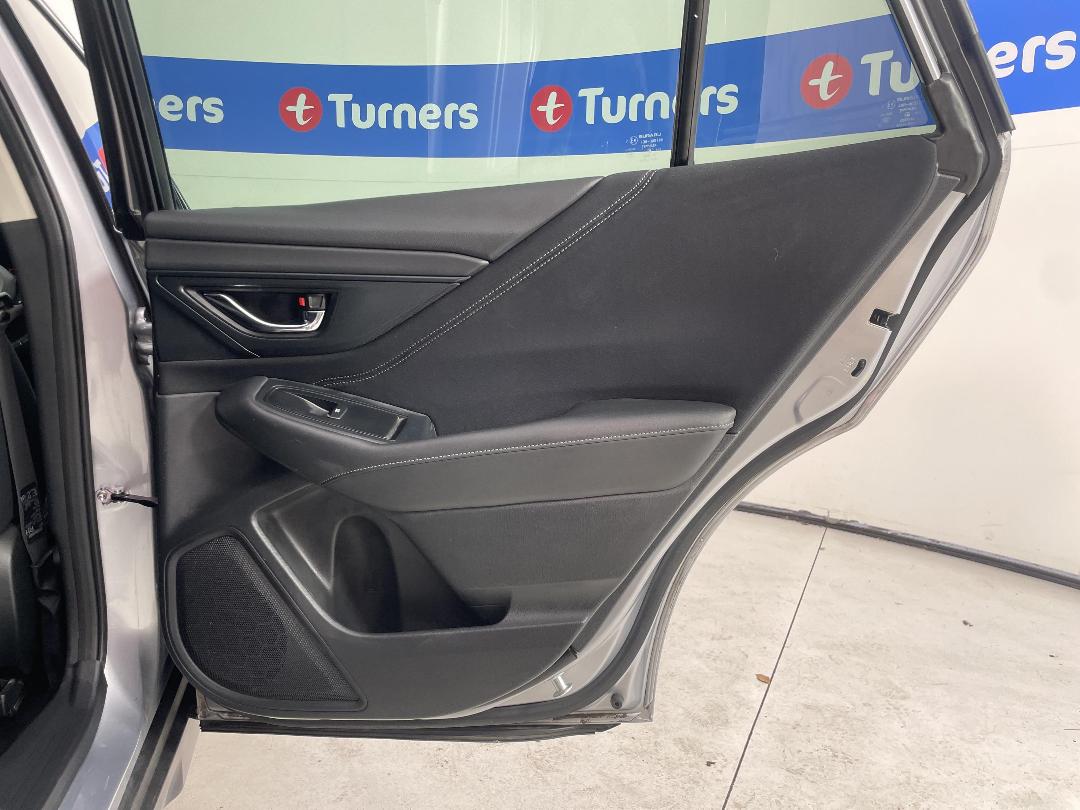 Photo '19' of Subaru Outback