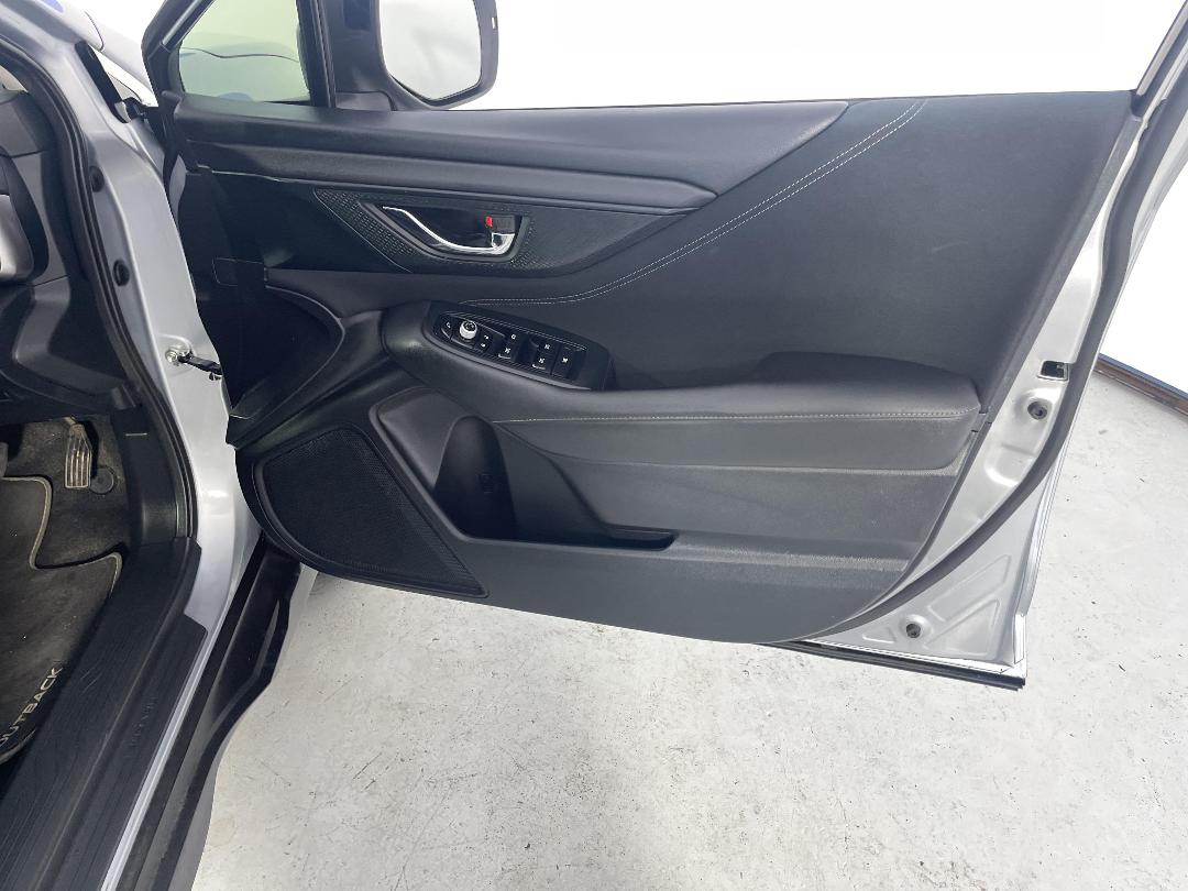 Photo '15' of Subaru Outback