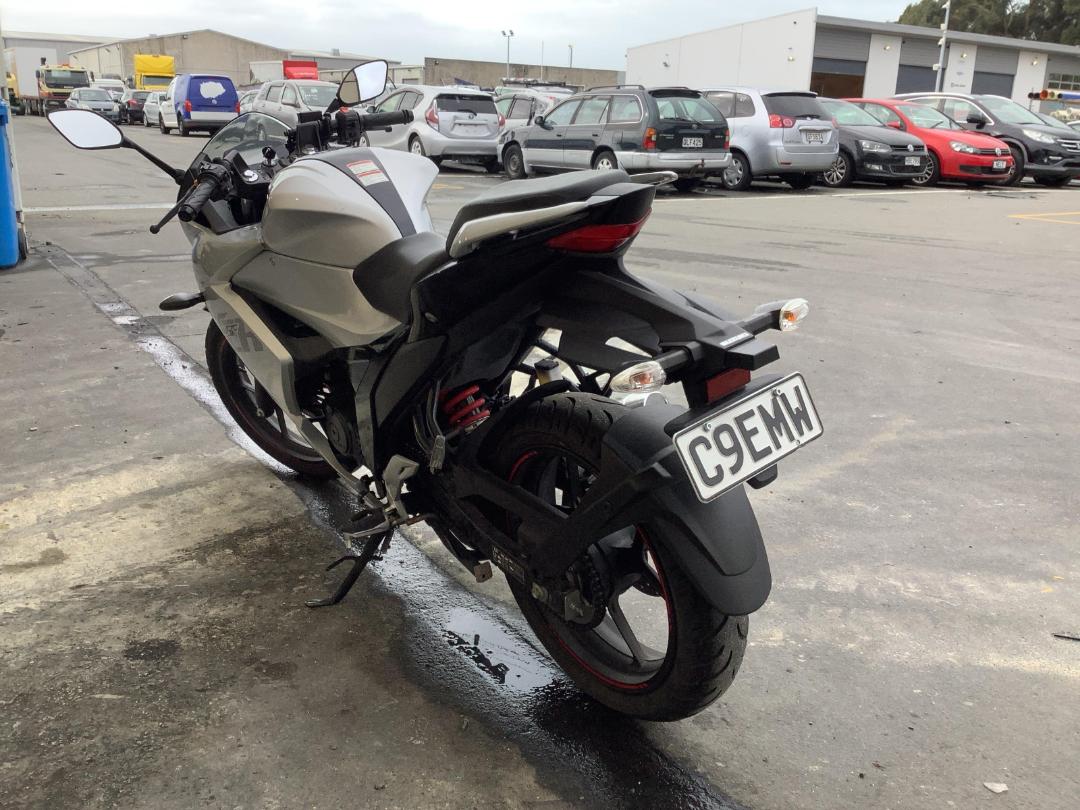 Photo '9' of Suzuki GSX150 FDF GIXXER Photo '9' of Suzuki GSX150 FDF GIXXER