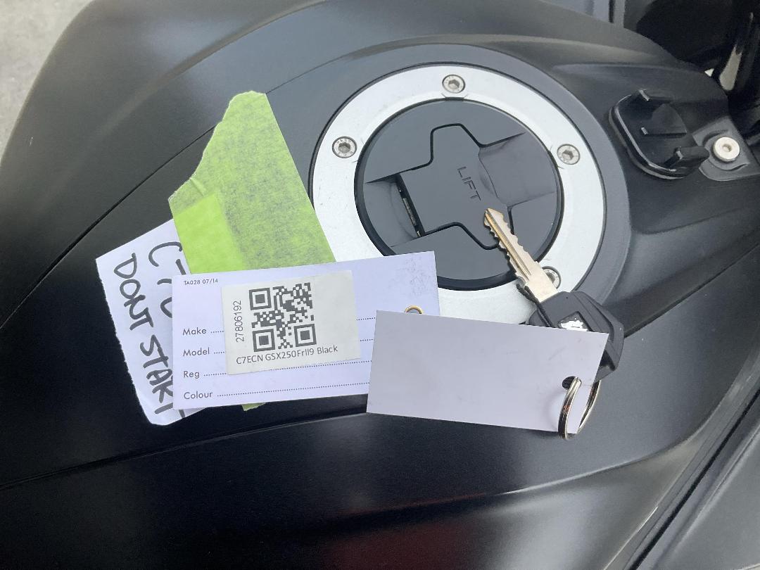 Photo '9' of Suzuki GSX250Frll9 no submodel Photo '9' of Suzuki GSX250Frll9 no submodel