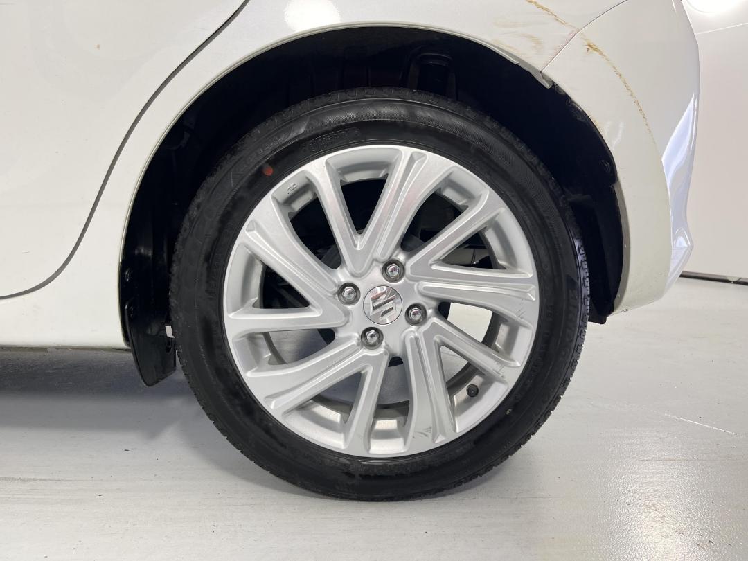 Photo '11' of Suzuki Swift Photo '11' of Suzuki Swift