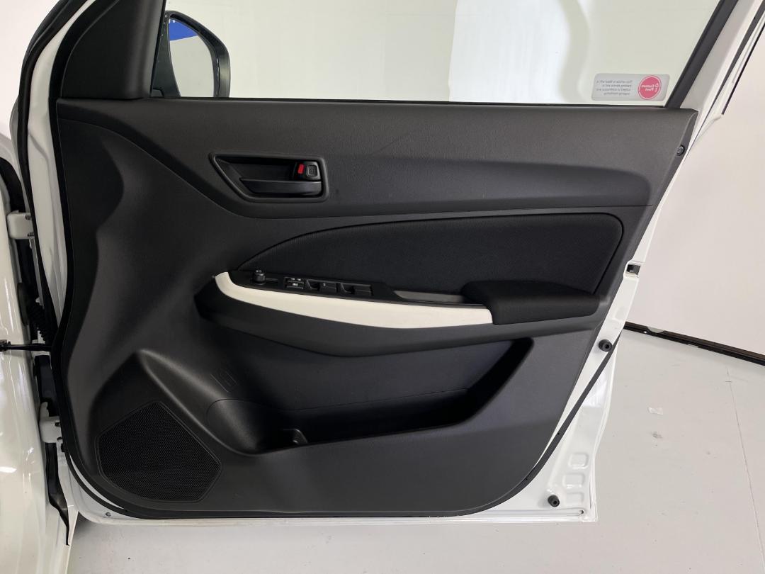 Photo '15' of Suzuki Swift Photo '15' of Suzuki Swift