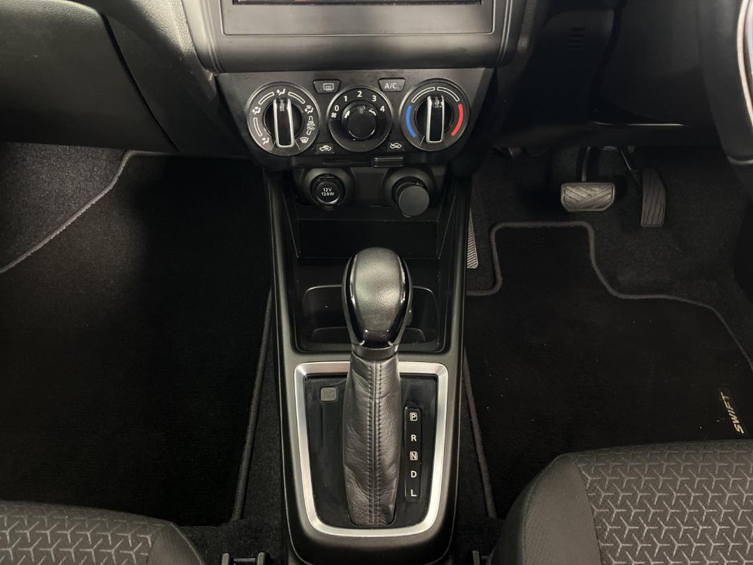 Photo '18' of Suzuki Swift Photo '18' of Suzuki Swift