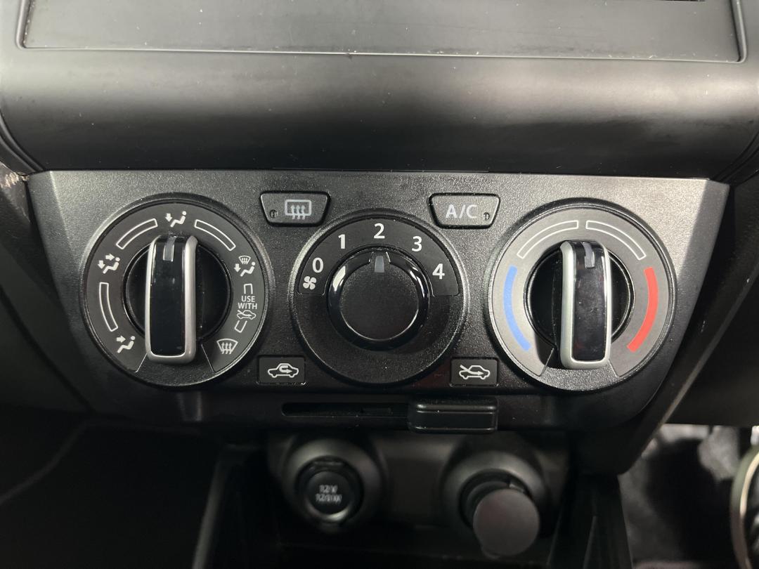 Photo '28' of Suzuki Swift Photo '28' of Suzuki Swift