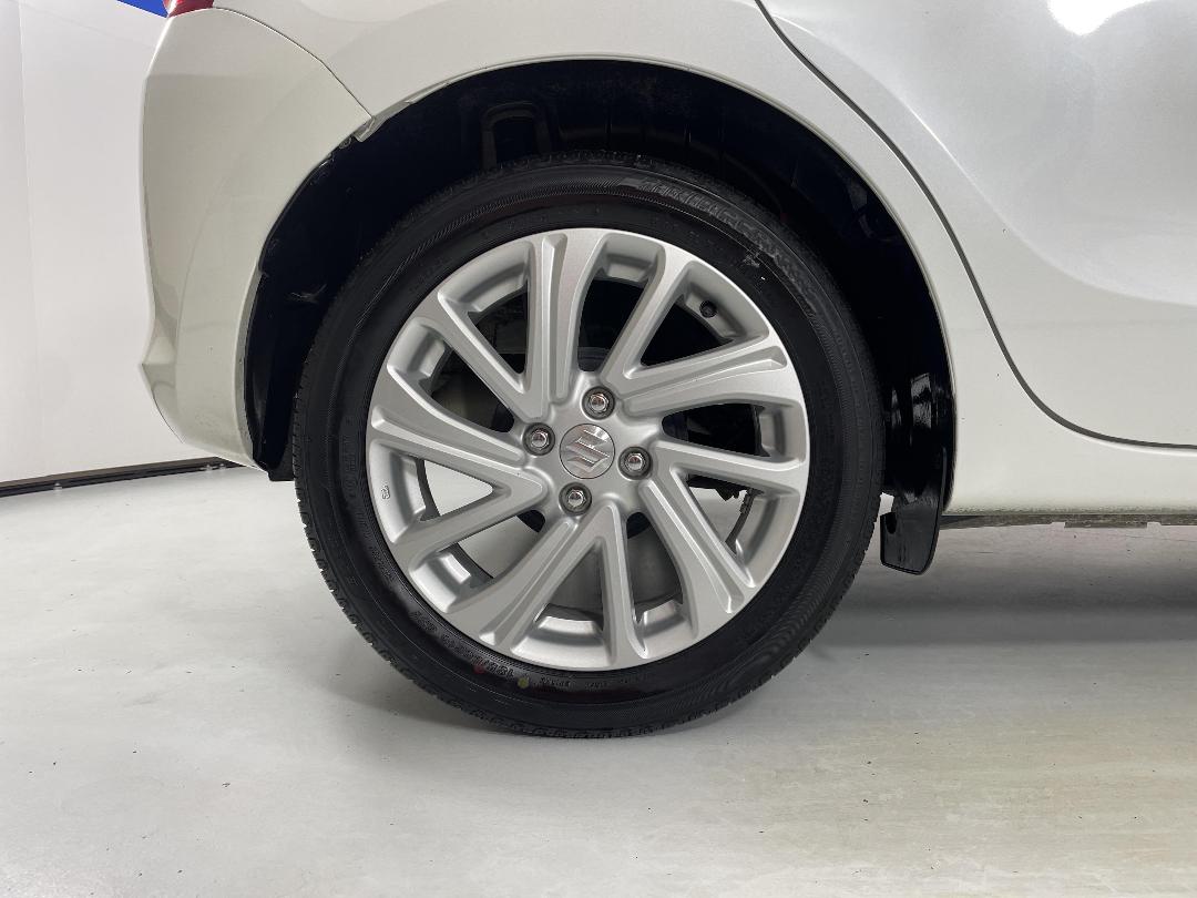 Photo '12' of Suzuki Swift