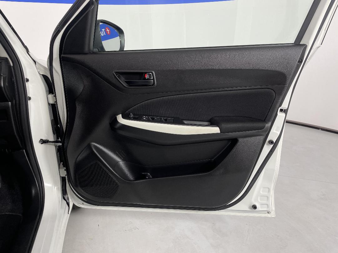 Photo '15' of Suzuki Swift