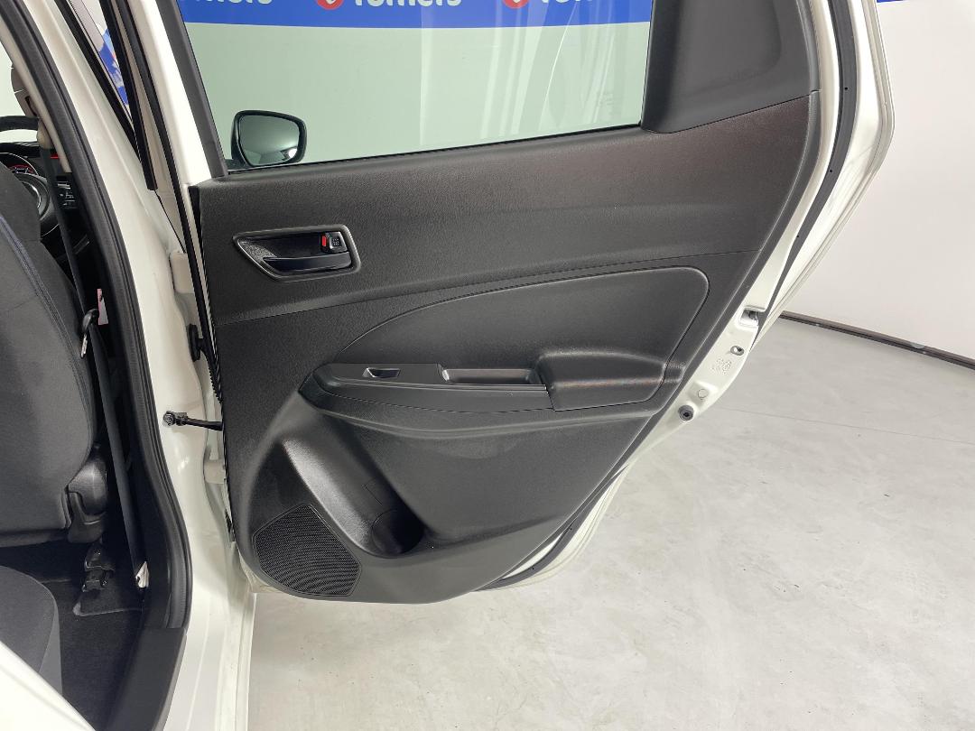 Photo '19' of Suzuki Swift