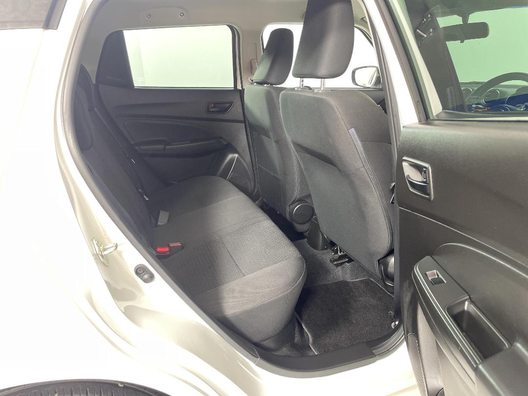 Photo '20' of Suzuki Swift