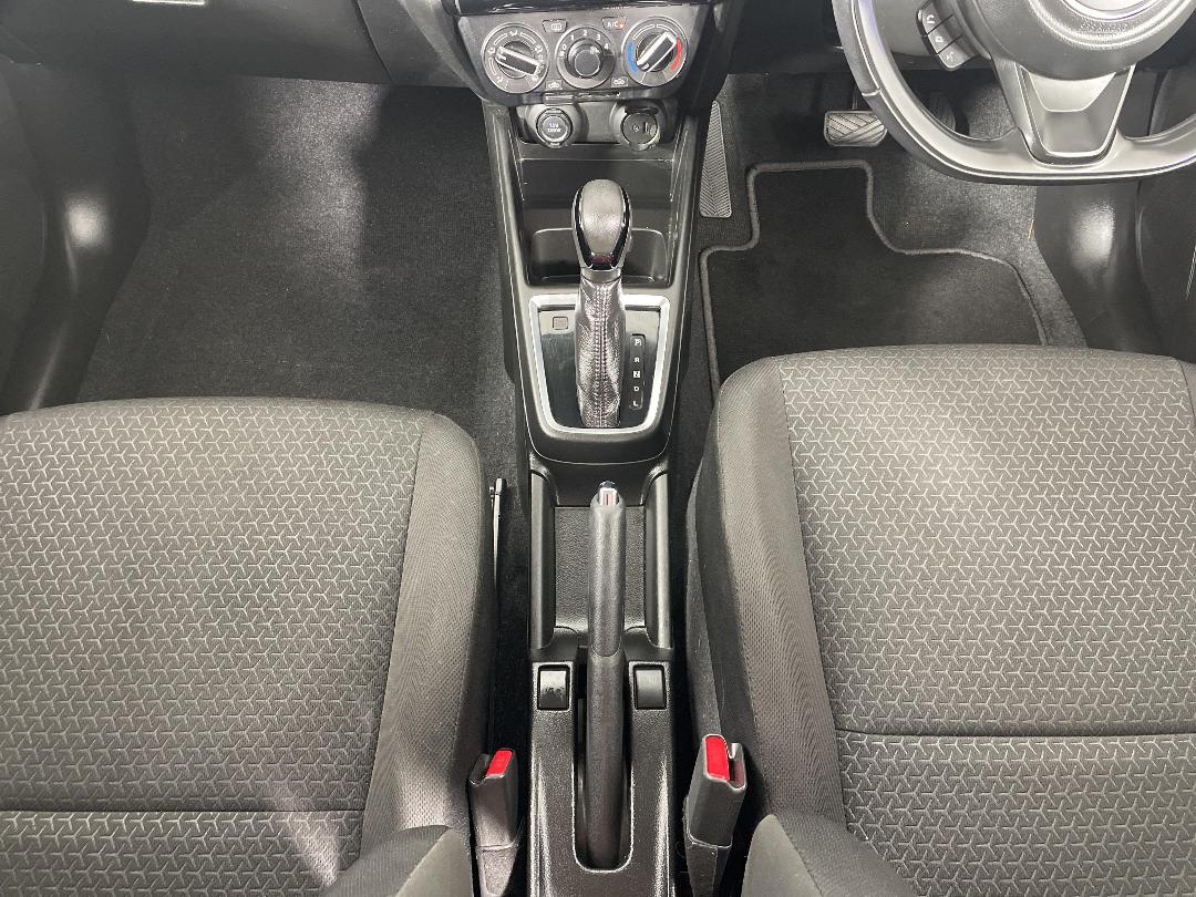 Photo '18' of Suzuki Swift