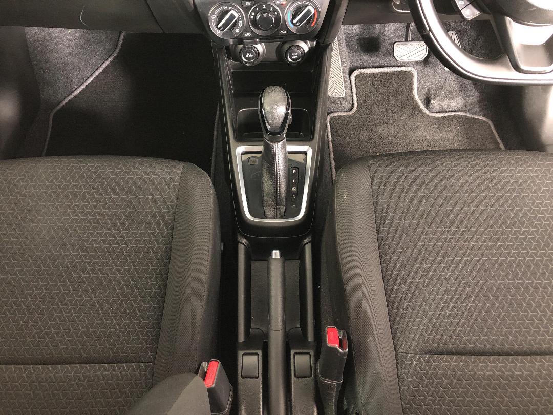 Photo '18' of Suzuki Swift