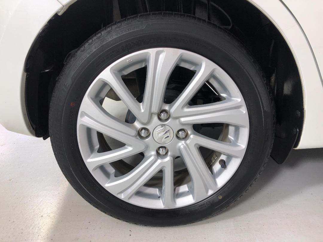 Photo '12' of Suzuki Swift