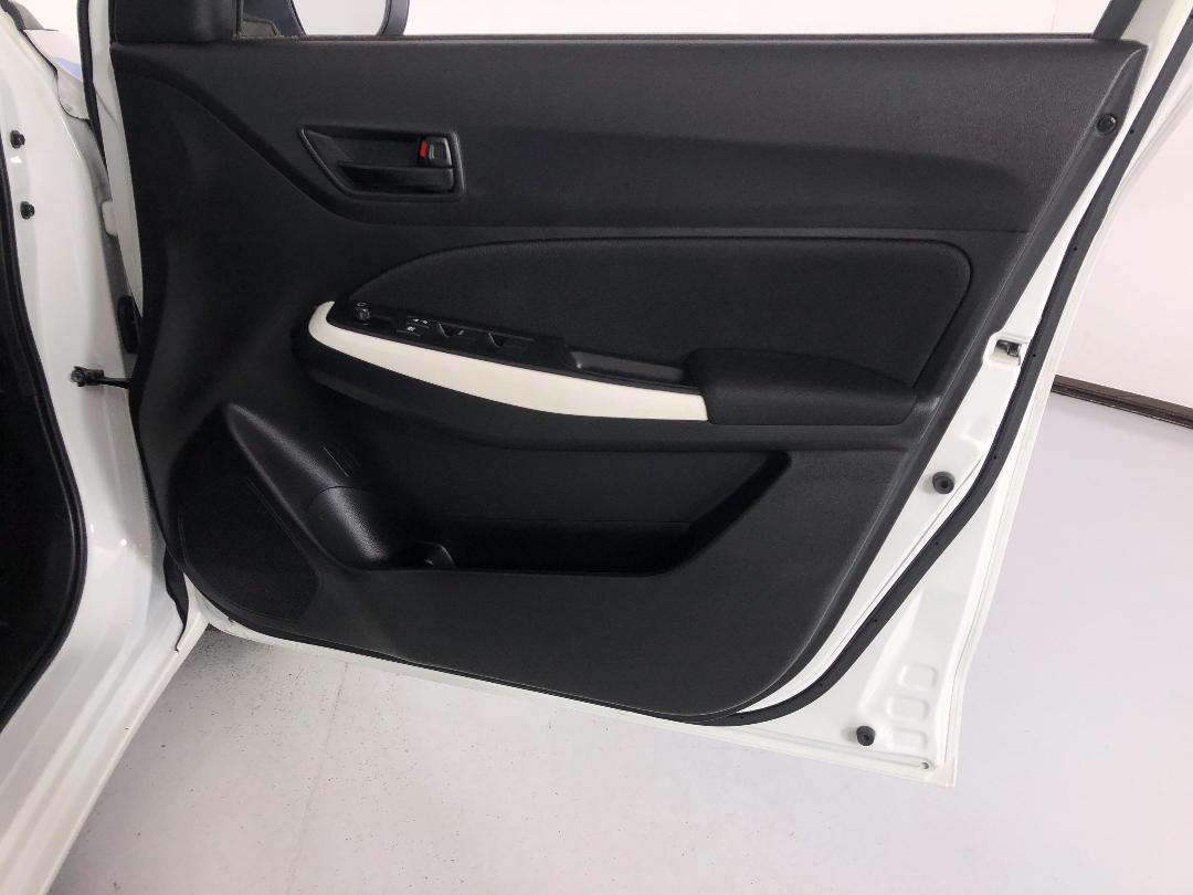 Photo '15' of Suzuki Swift