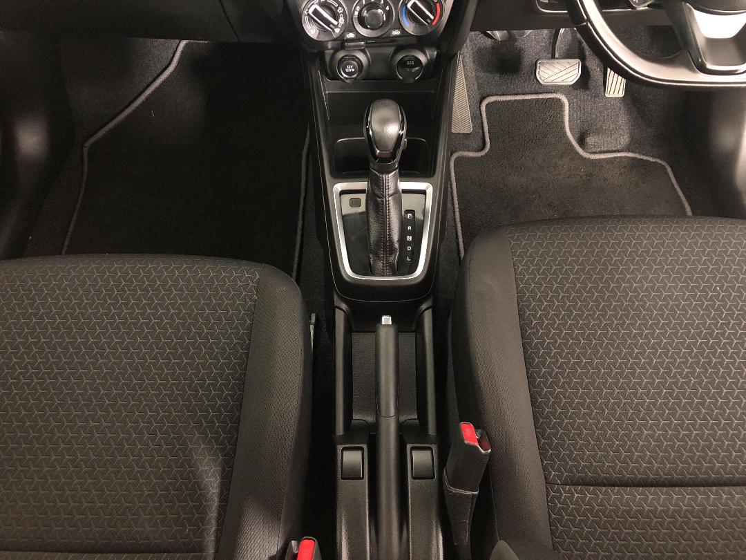 Photo '18' of Suzuki Swift