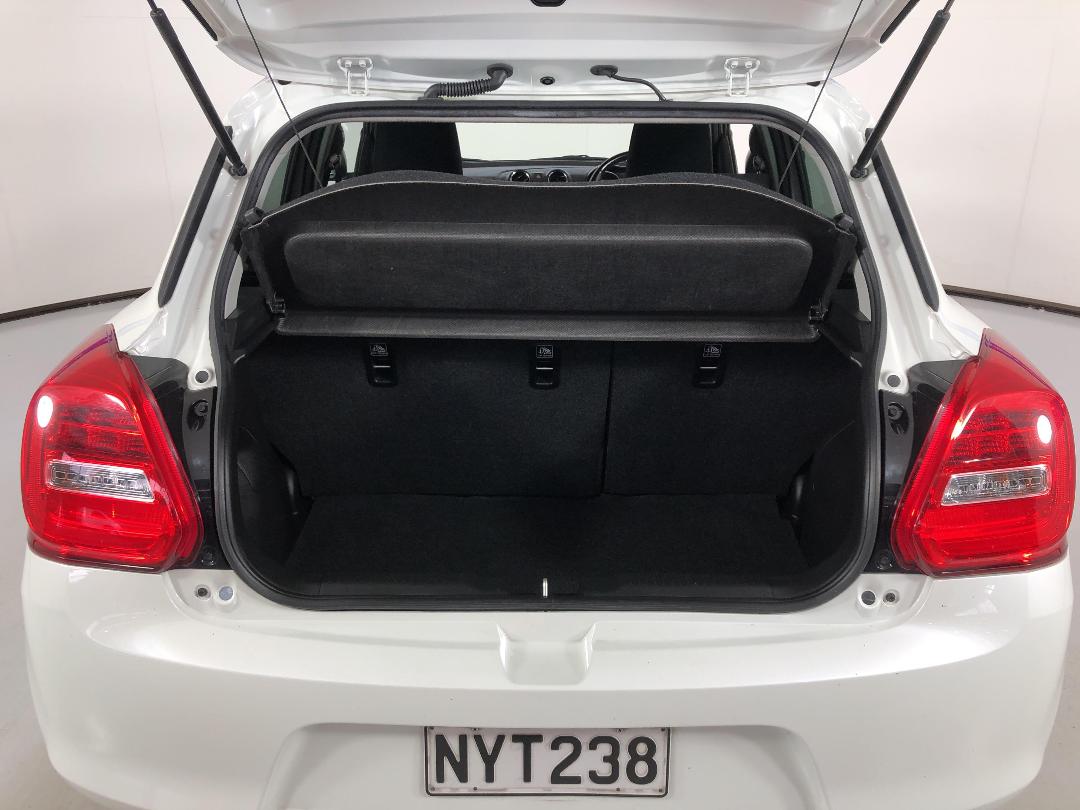 Photo '14' of Suzuki Swift