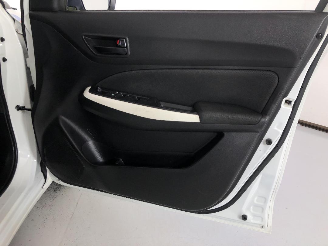 Photo '15' of Suzuki Swift