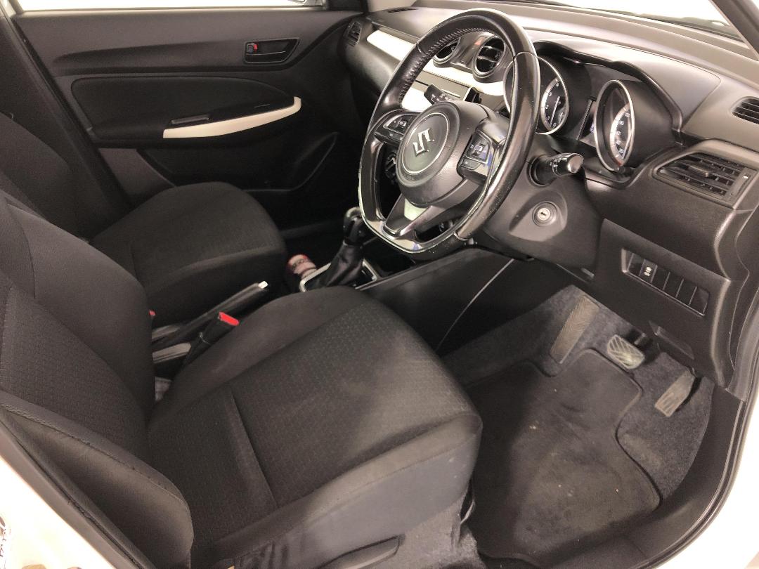 Photo '16' of Suzuki Swift